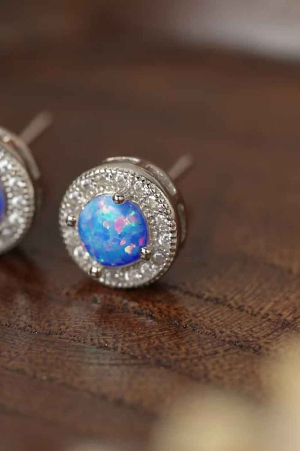 Opal 4-Prong Round Stud Earrings - bertofonsi