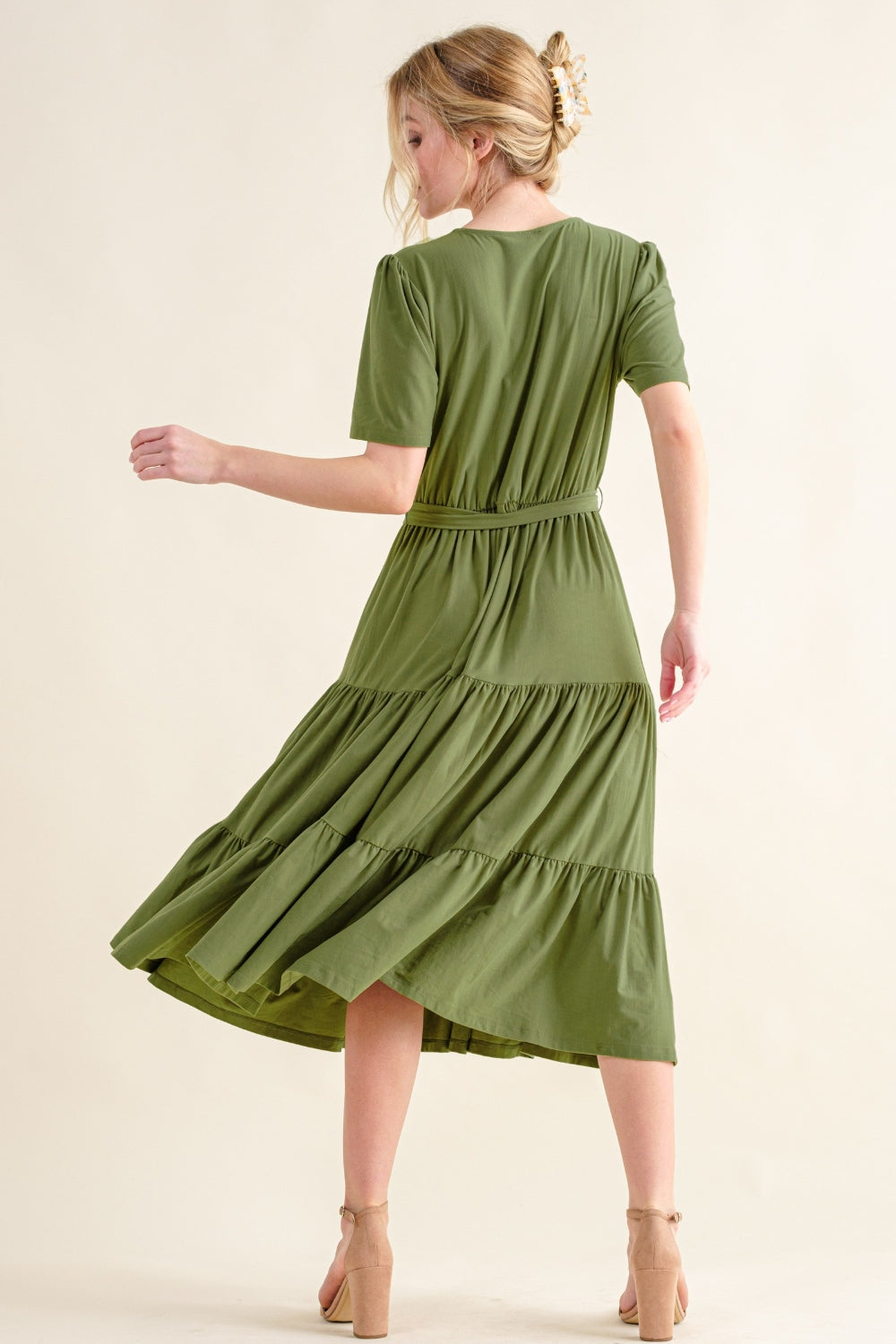 And The Why Soft Short Sleeve Tiered Midi Dress - bertofonsi